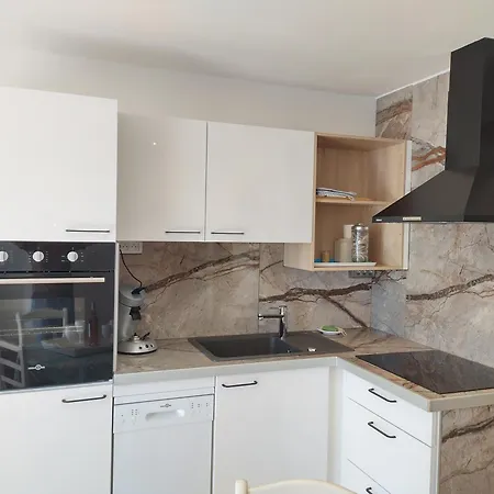 Apartament A 100m De La