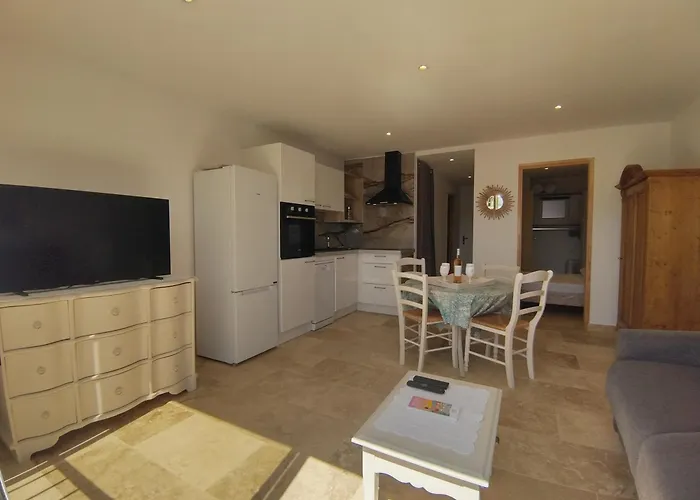 A 100m De La شقة *