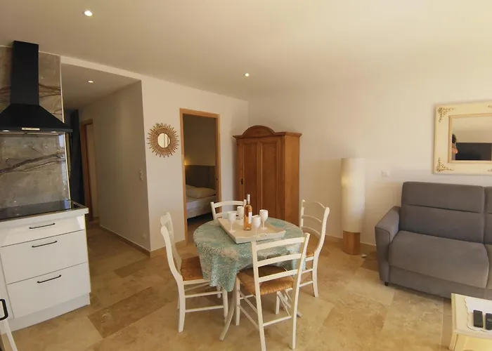 A 100m De La شقة *