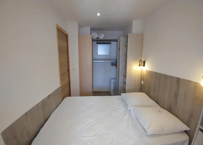 شقة A 100m De La *